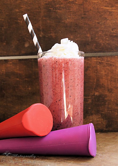 Use the extra berry smoothie to make delicious smoothie popsicles to beat the summer heat.